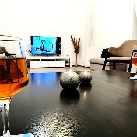 Angelica - Perfect Quiet In Center Location - 10mins Walk To Aegean