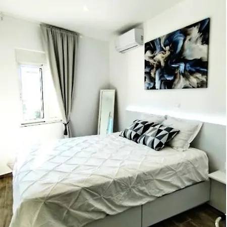 Angelica - Perfect Quiet Center Location - 10mins Walk To * 겐나디
