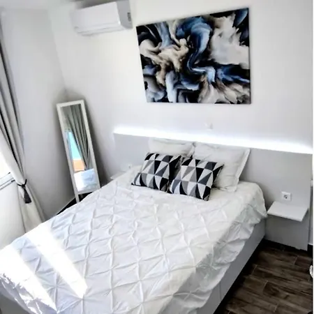 펜션 Angelica - Perfect Quiet In Center Location - 10mins Walk To Aegean