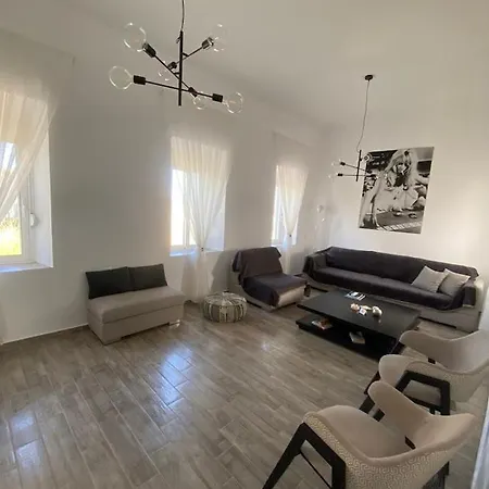 Angelica - Perfect Quiet In Center Location - 10mins Walk To Gennadi