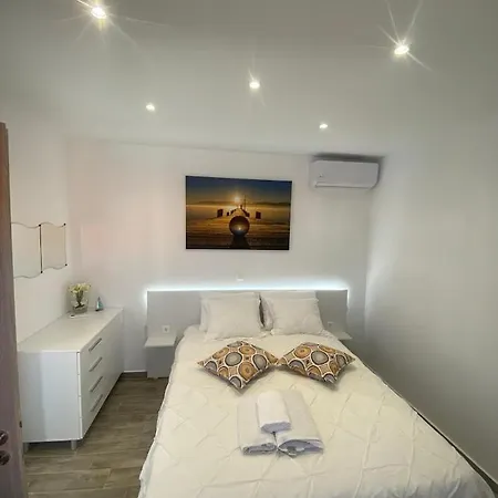 Holiday home Angelica - Perfect Quiet Center Location - 10mins Walk To