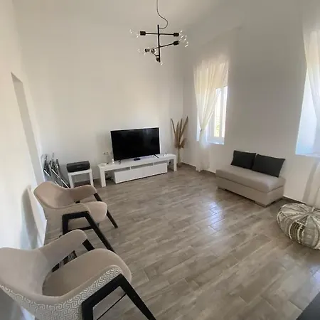Angelica - Perfect Quiet Center Location - 10mins Walk To Gennadi