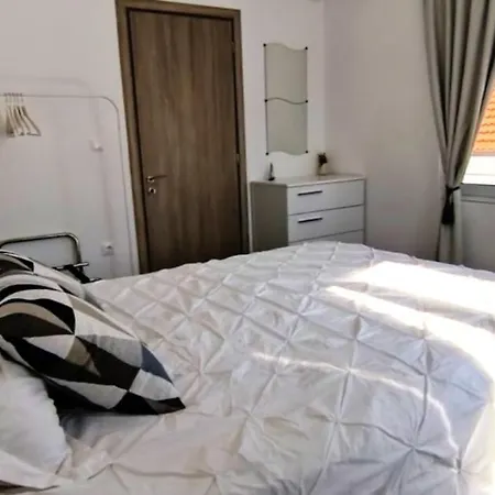 Angelica - Perfect Quiet In Center Location - 10mins Walk To Aegean 根纳迪