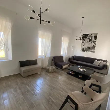 Angelica Semesterbostad Gennadi