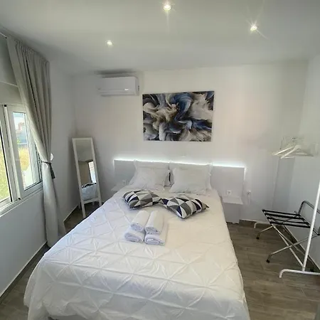 Holiday home Angelica - Perfect Quiet In Center Location - 10mins Walk To Aegean